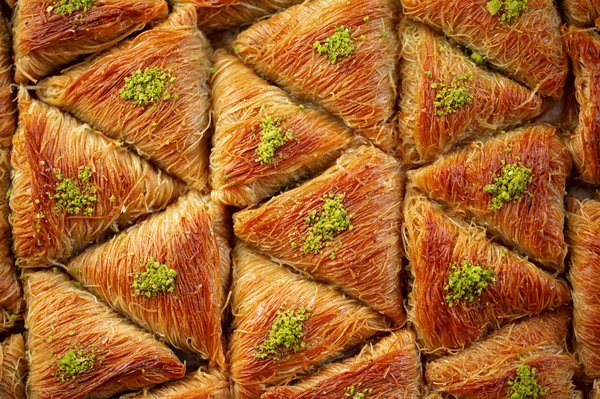 Was sind die Geheimnisse für ein perfekt geschichtetes Baklava mit Pistazien und Honig?